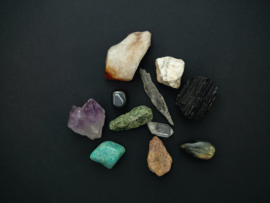 Rough crystals, tumbled crystals and crystal points