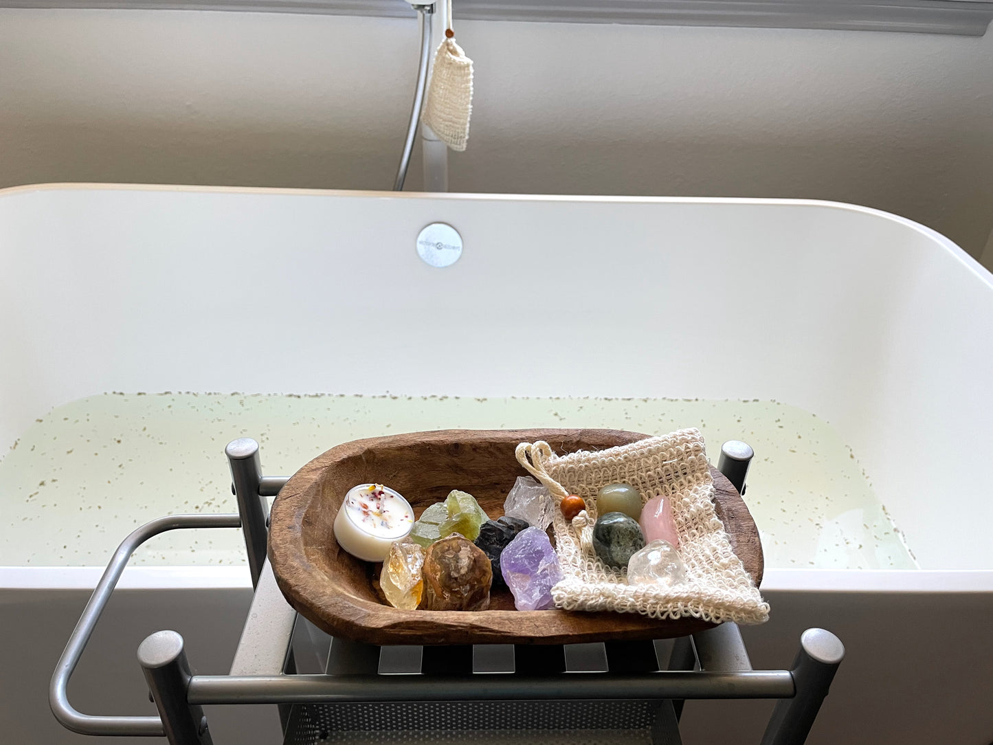 Bathtub/Shower Crystal Multi-Set in oval bowl