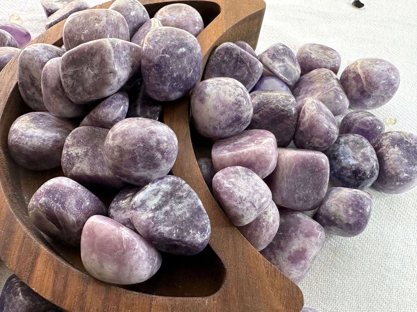Tumbled Lepidolite Crystal | Cristal for Indigo Children | Crystal for Eccentricity