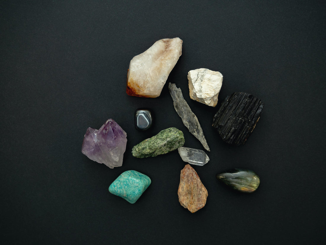 Rough crystals, tumbled crystals and crystal points