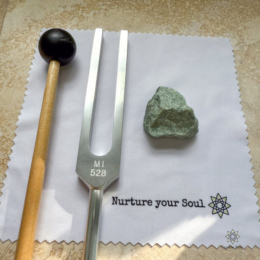 528 Hz Tuning Fork and Aventurine Crystal | Love Frequency | Heart Chakra Healing