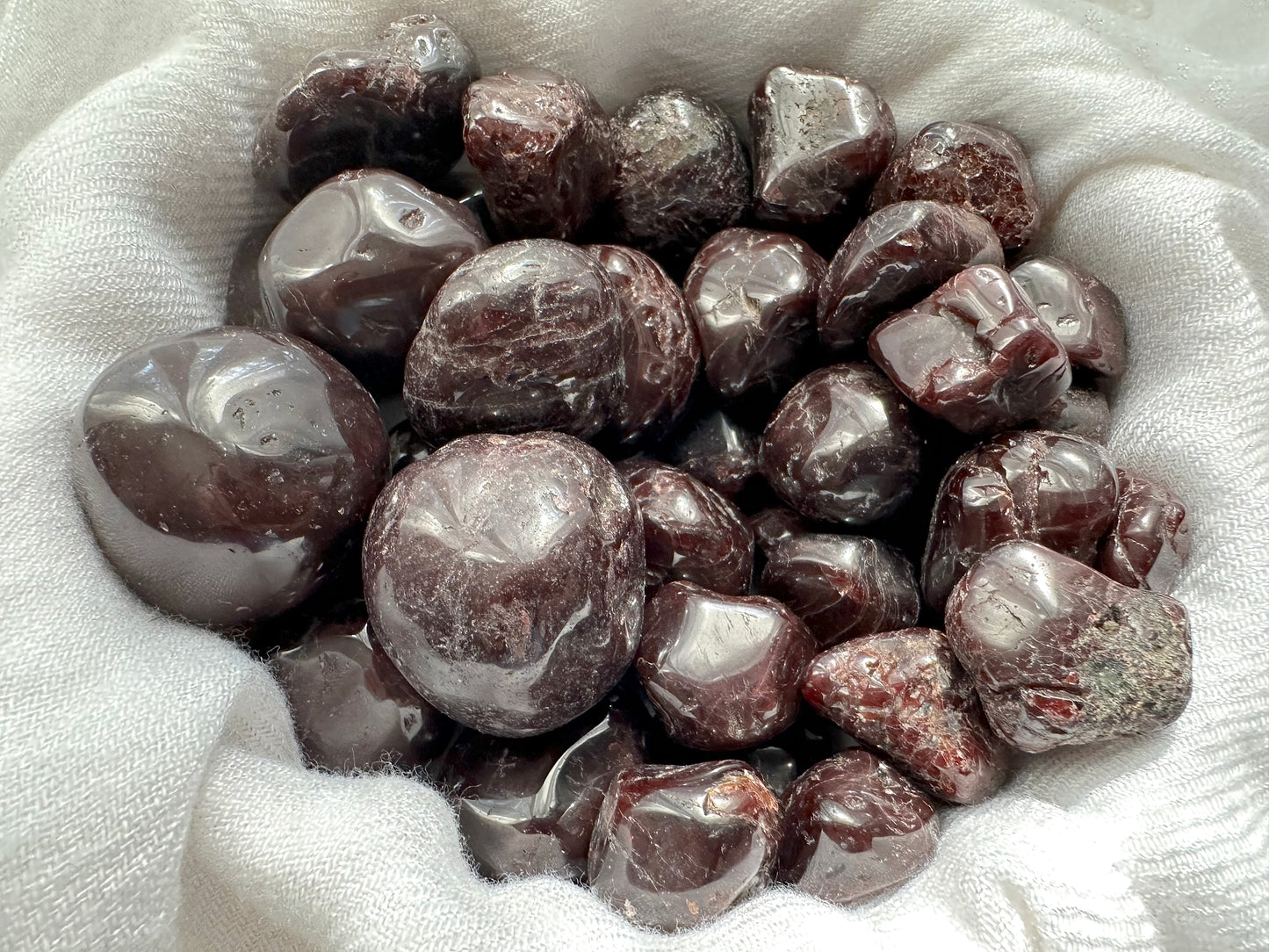 Garnet, tumbled