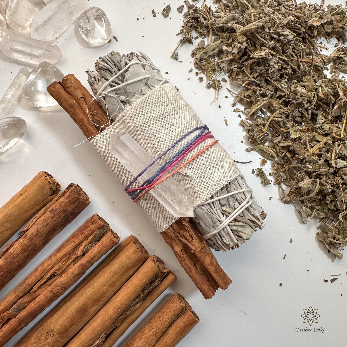 White Sage, Cinnamon and Crystal Smudge Bundle | Purification and Relaxation Smudge | Winter Smudge | New Year Resolutions Ritual