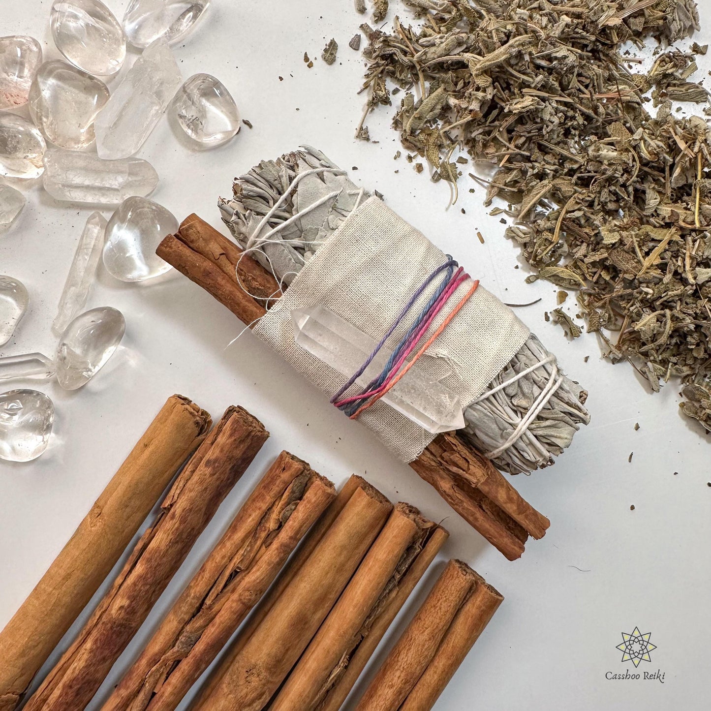 White Sage, Cinnamon and Crystal Smudge Bundle | Purification and Relaxation Smudge | Winter Smudge | New Year Resolutions Ritual