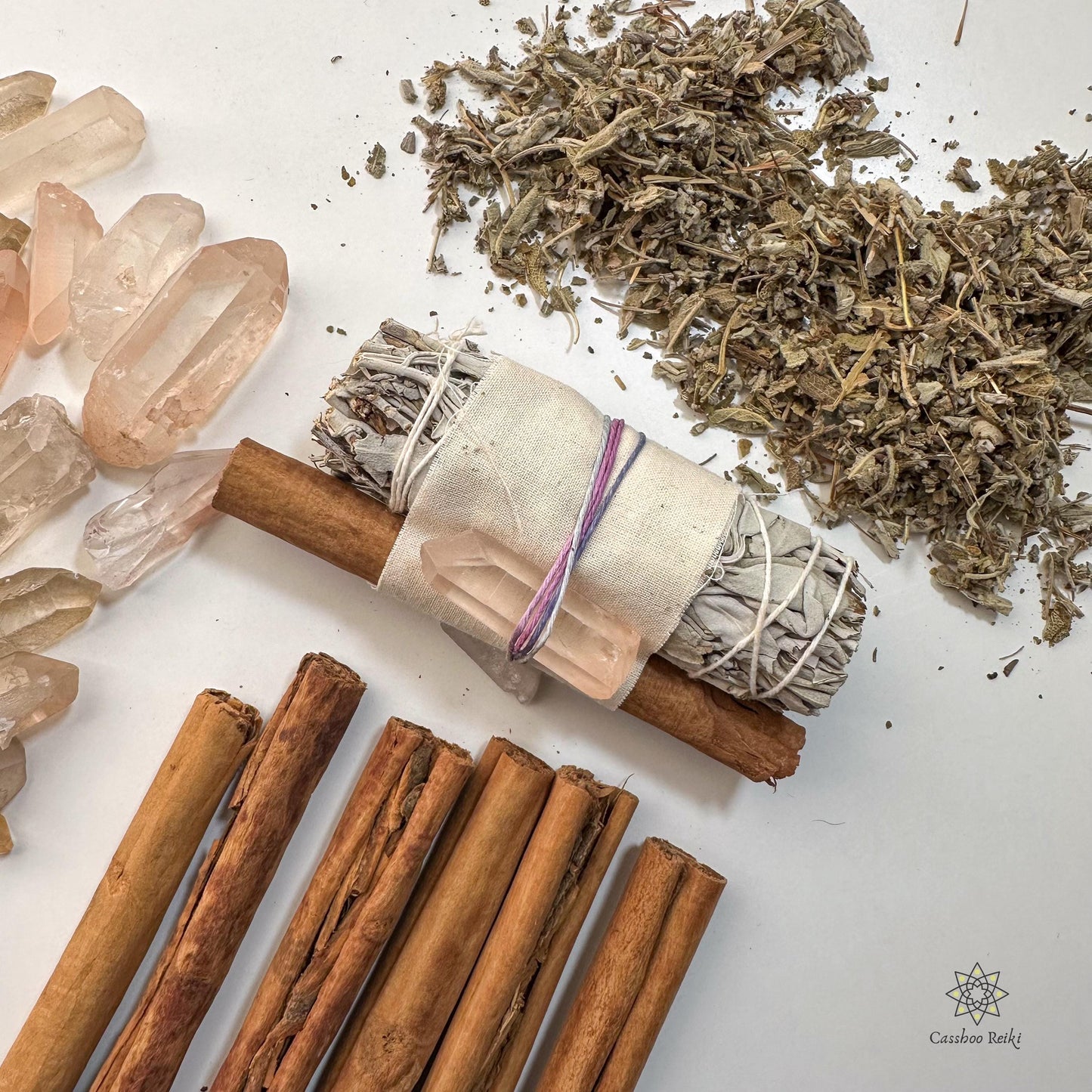 White Sage, Cinnamon and Crystal Smudge Bundle | Purification and Relaxation Smudge | Winter Smudge | New Year Resolutions Ritual