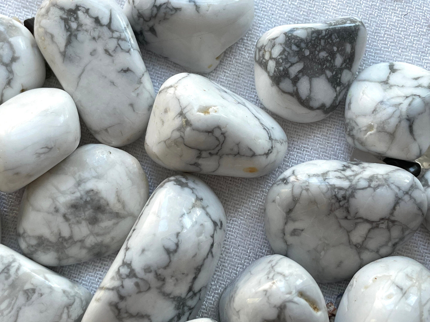 Howlite, tumbled