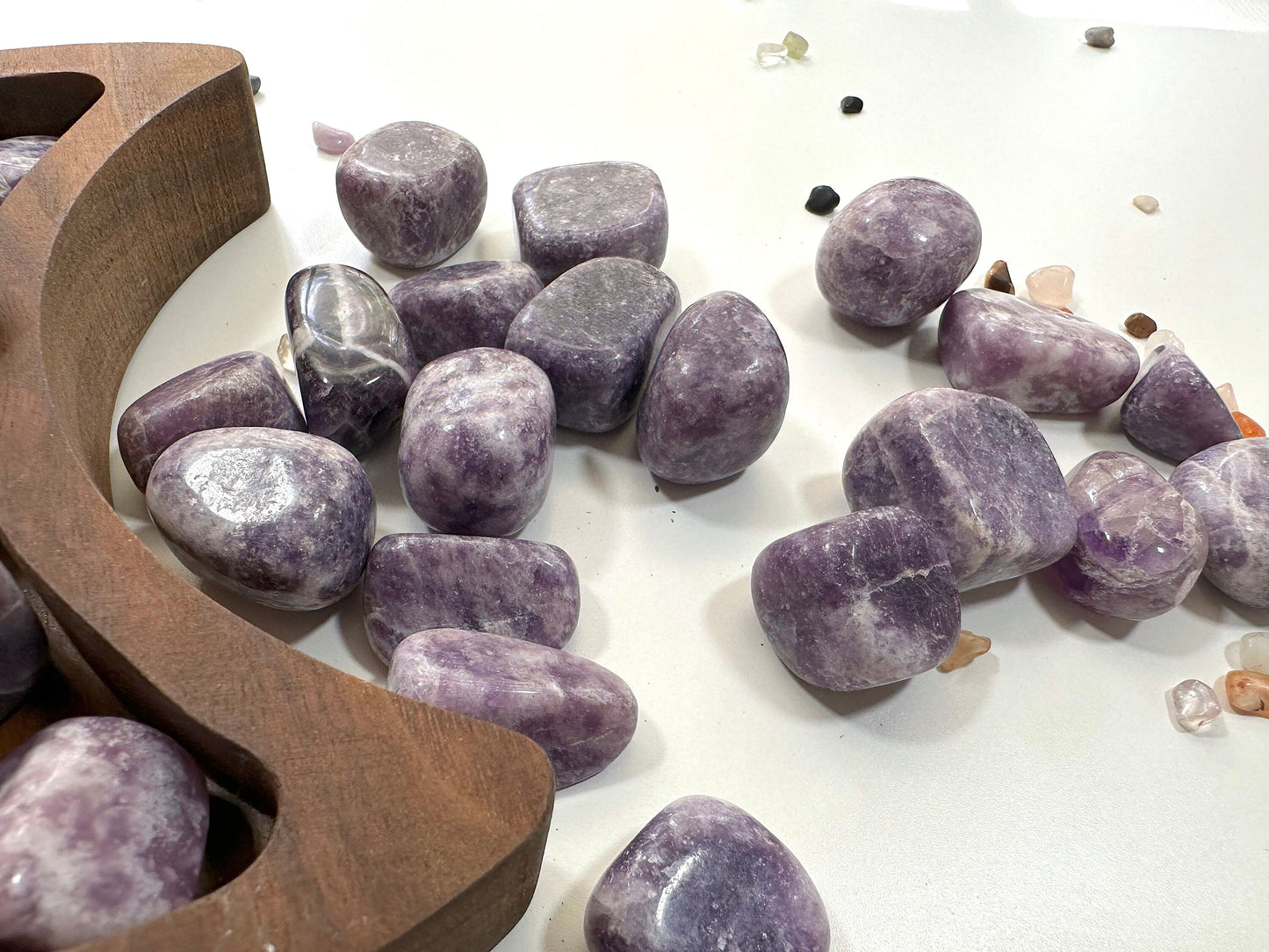 Tumbled Lepidolite Crystal | Cristal for Indigo Children | Crystal for Eccentricity