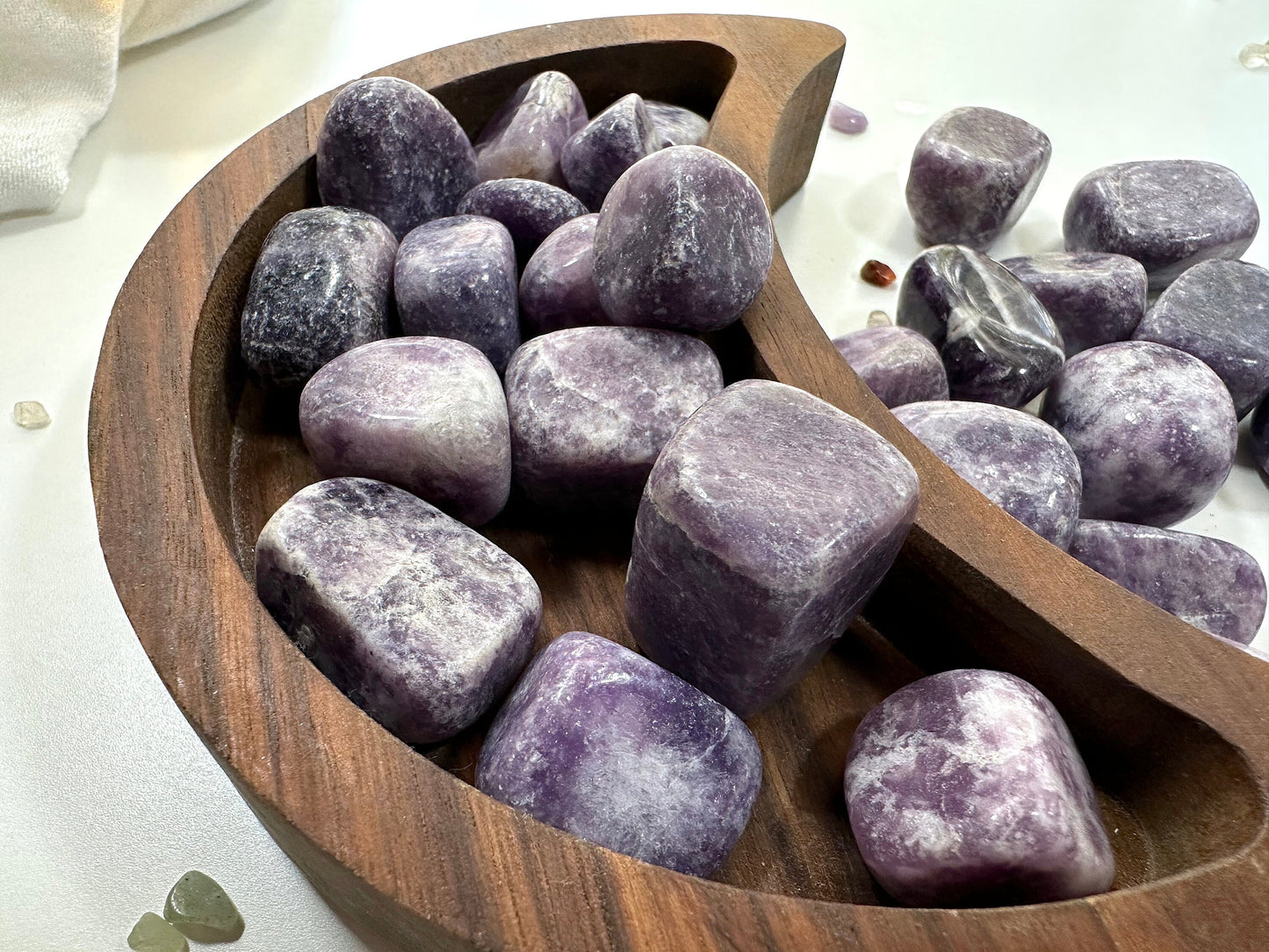 Tumbled Lepidolite Crystal | Cristal for Indigo Children | Crystal for Eccentricity